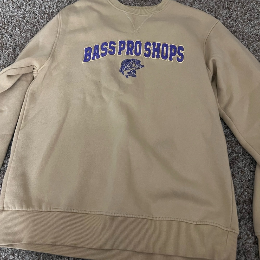 Bass Pro Shops Beige Crewneck Sweater